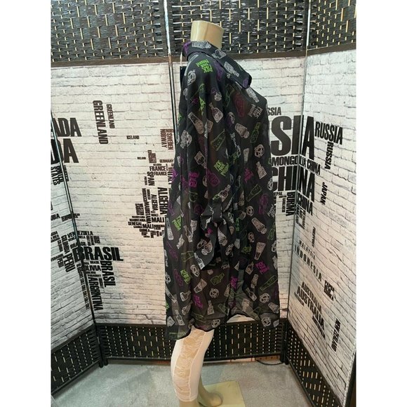 Torrid Disney Villains Plus 4 Black Button Down Poison Graphic 3/4 Sleeve Top - Picture 3 of 6